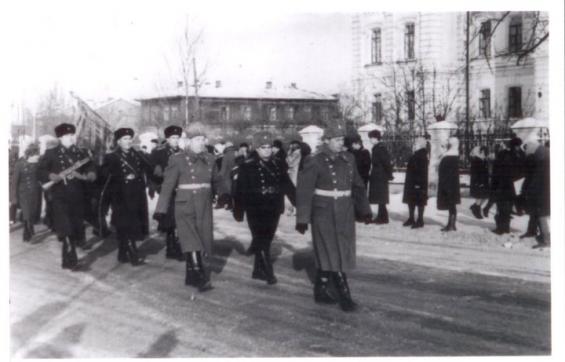 Республики - Красина. Парад